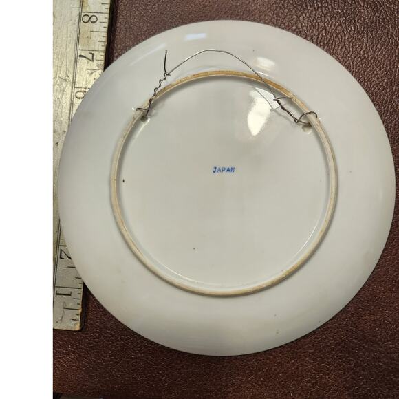 Vintage Porcelain Plate Hand painted Artist Signed Made in Japan - Picture 2 of 2